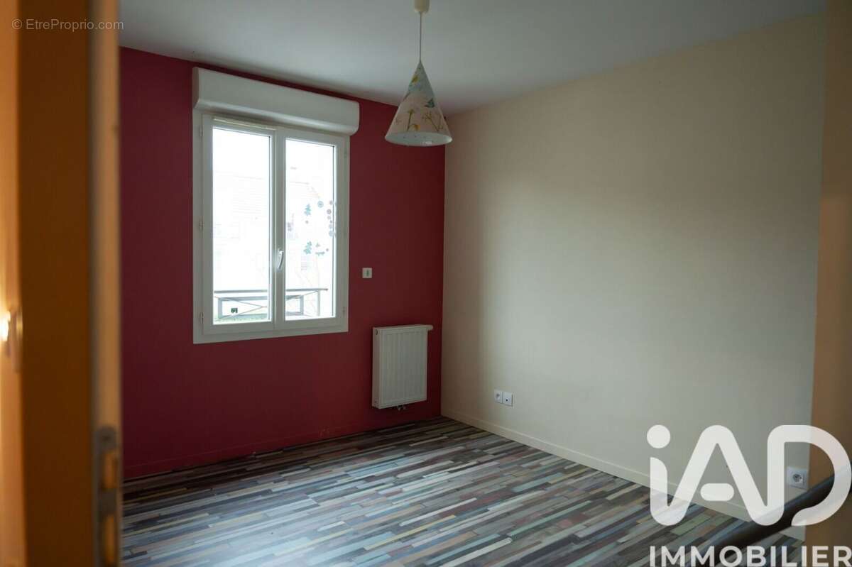 Maison 114 m² à Quincy-Voisins  - photo 8