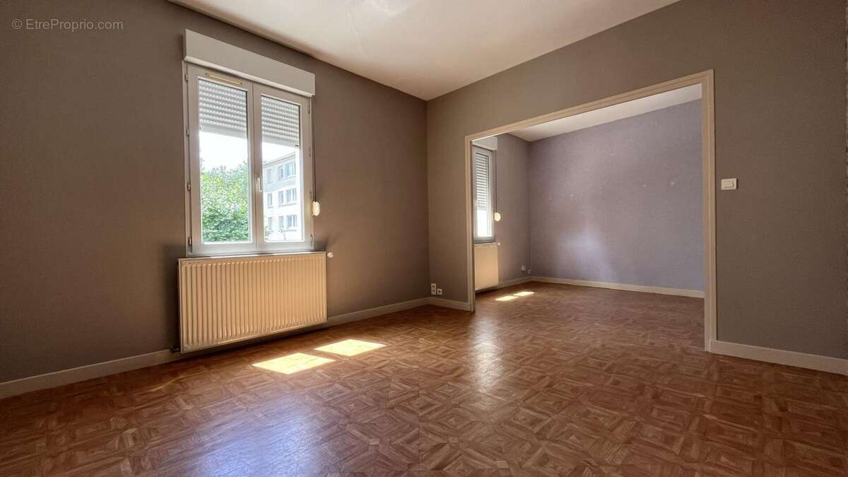 Ensemble de trois immeubles avec jardin et garages - photo 9
