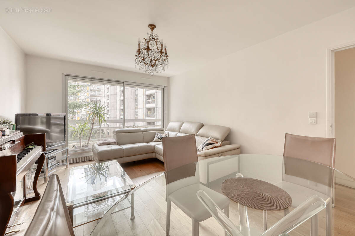 Appartement à PARIS-19E