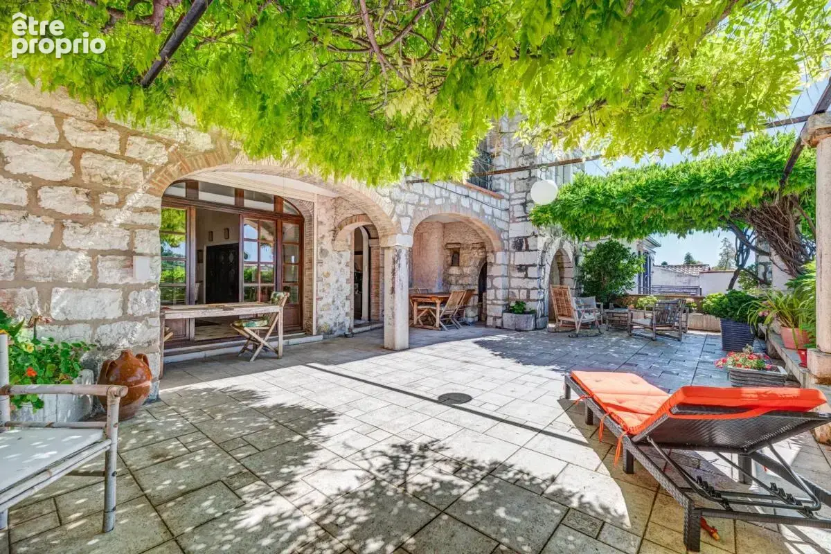 Demeure d’exception au cœur de Vence - vue mer, jardin paysager, piscine chauffée, garage motorisé - photo 23