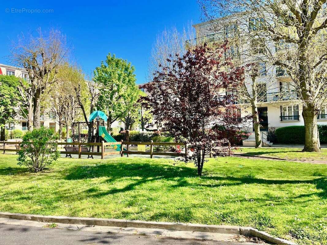 Photo 2 - Appartement à RUEIL-MALMAISON
