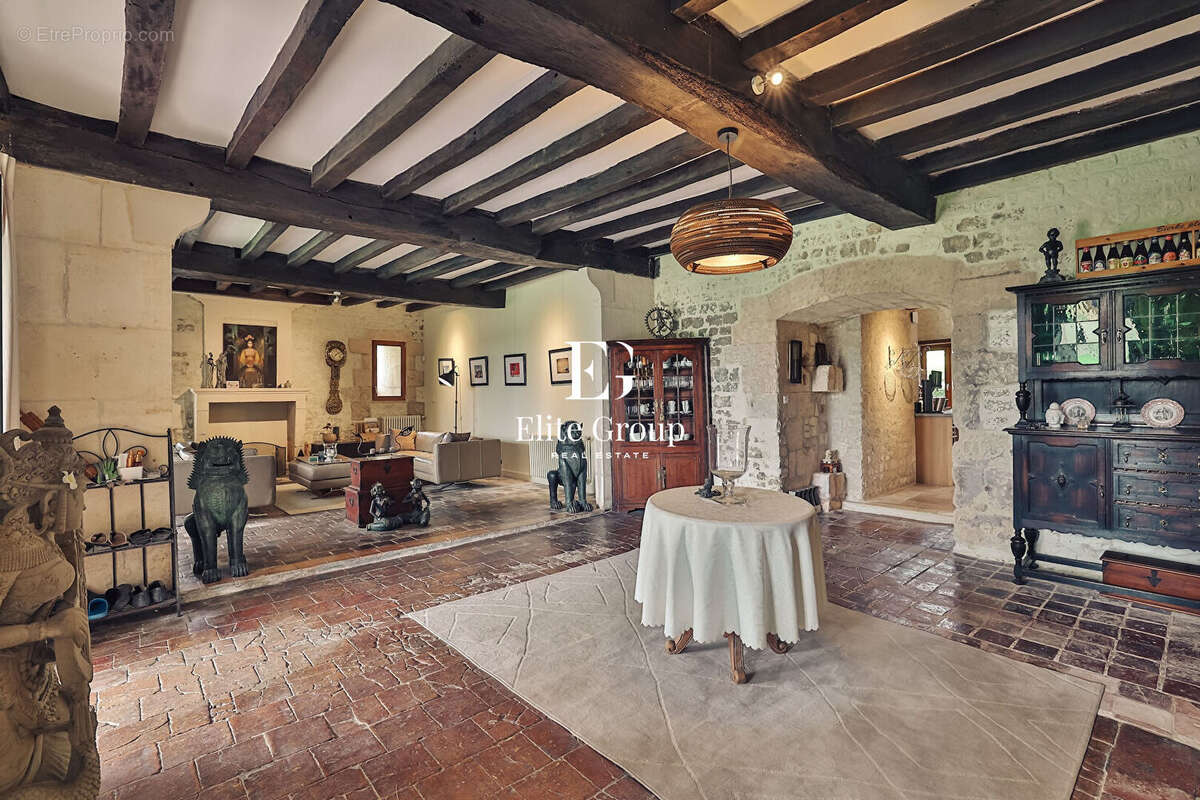 A vendre magnifique maison de caractère proche de cognac - 7 pièces - 360 m² - photo 6
