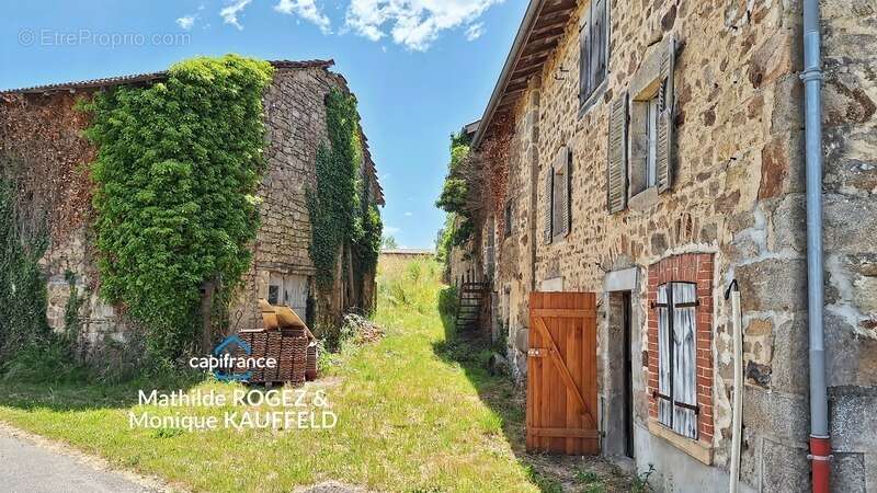 Maison à rénover avec grange en pierre, source et 7 000 m² de terrain - Saint Gervais Sous Meymont (63) - photo 22