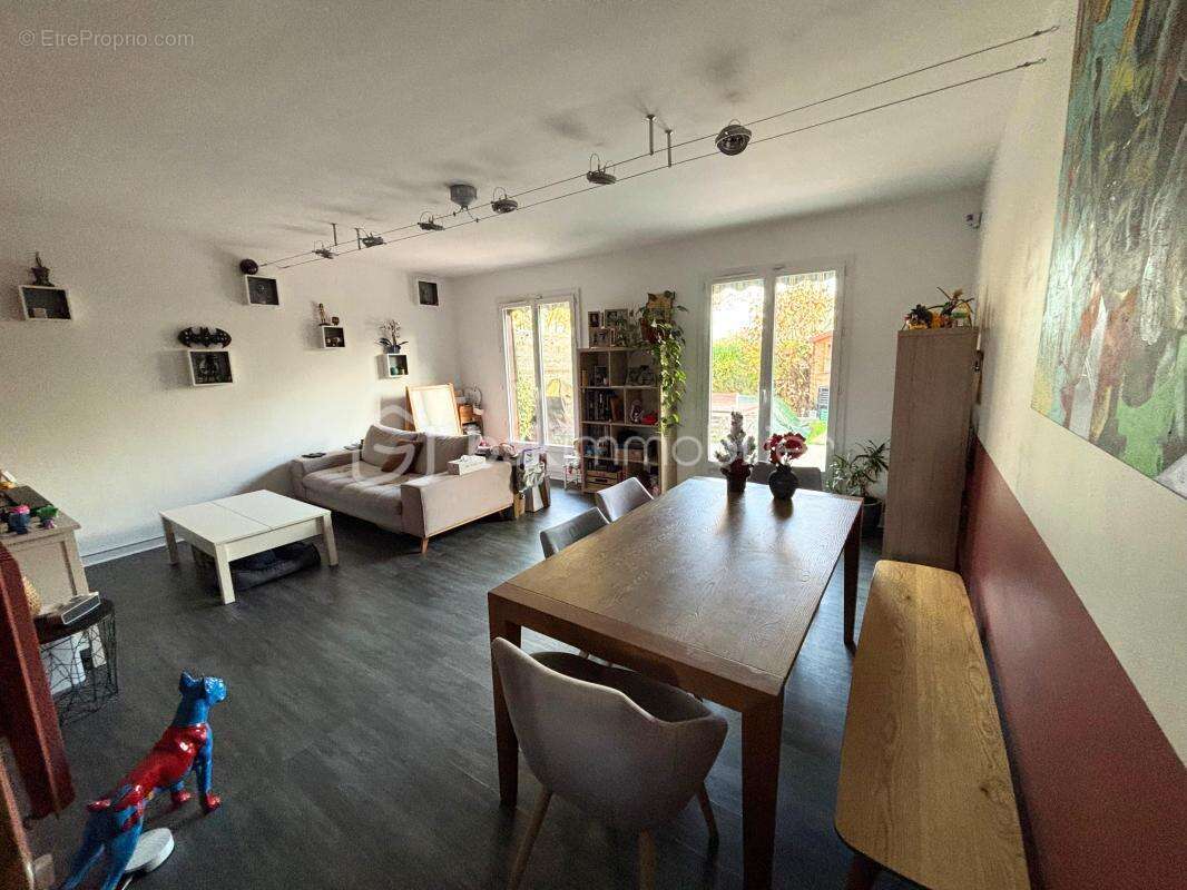 Maison à LA QUEUE-EN-BRIE