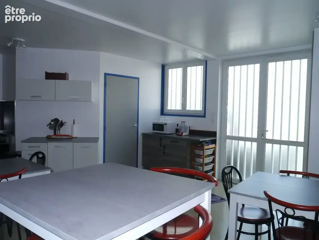 Centre-ville de Gémozac : Immeuble avec logement libre en novembre et loyer sécurisé - photo 4