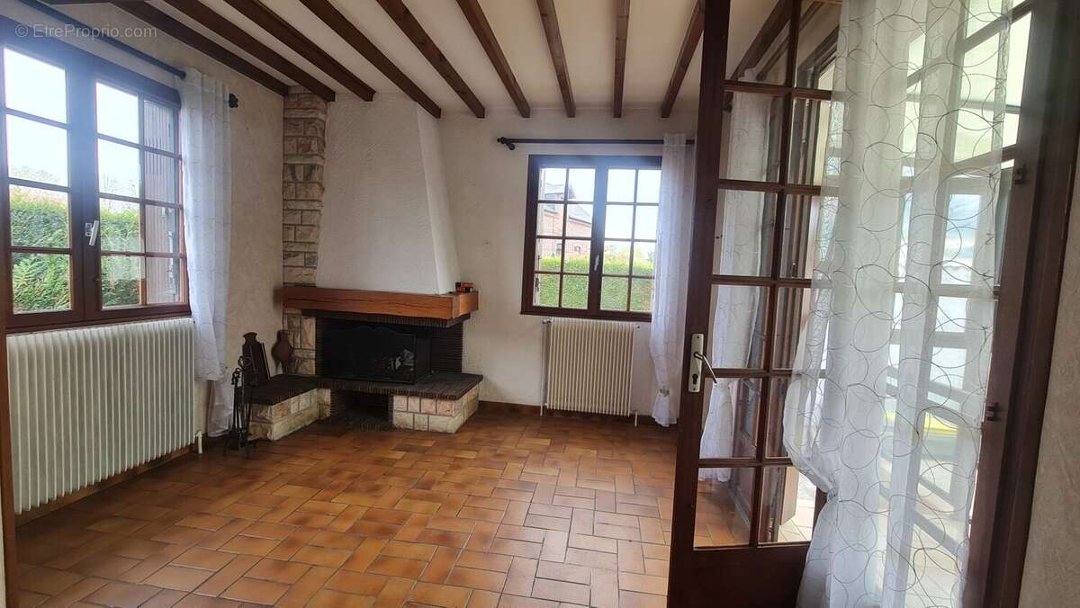 Maison à FEUQUIERES-EN-VIMEU