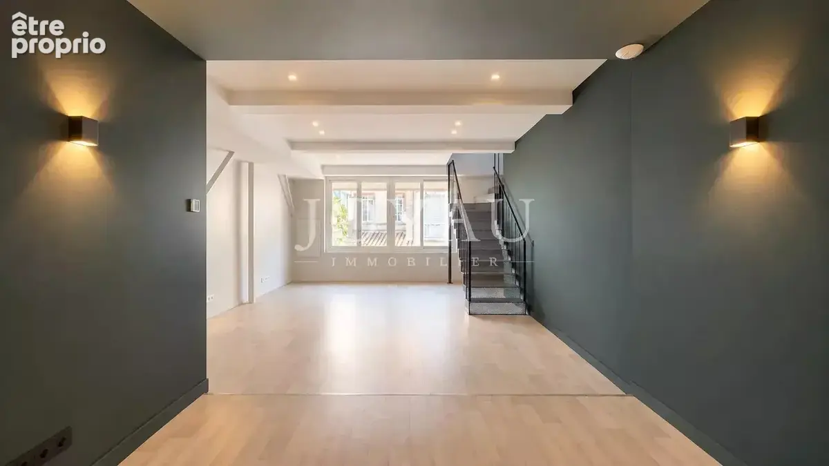 Bureaux en duplex rénovés par architecte – Place des Carmes - photo 2