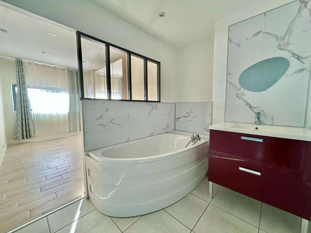 Maison à SAINT-GENIX-SUR-GUIERS