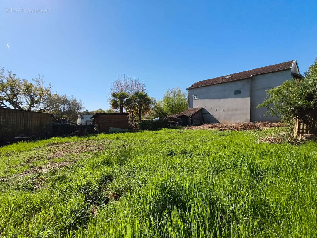 Terrain à BOUVESSE-QUIRIEU