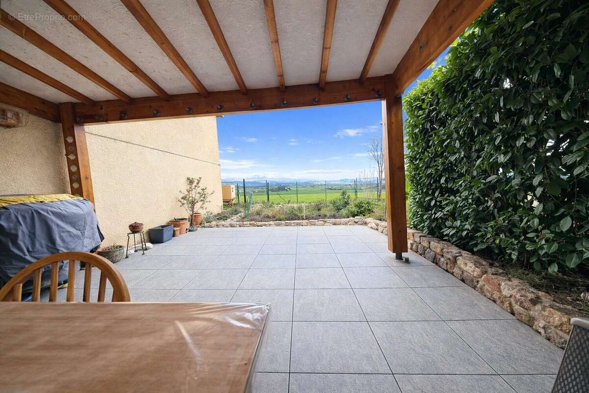 Maison à SAINT-CLEMENT-DE-REGNAT