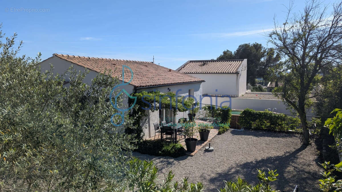 Maison à GALLARGUES-LE-MONTUEUX