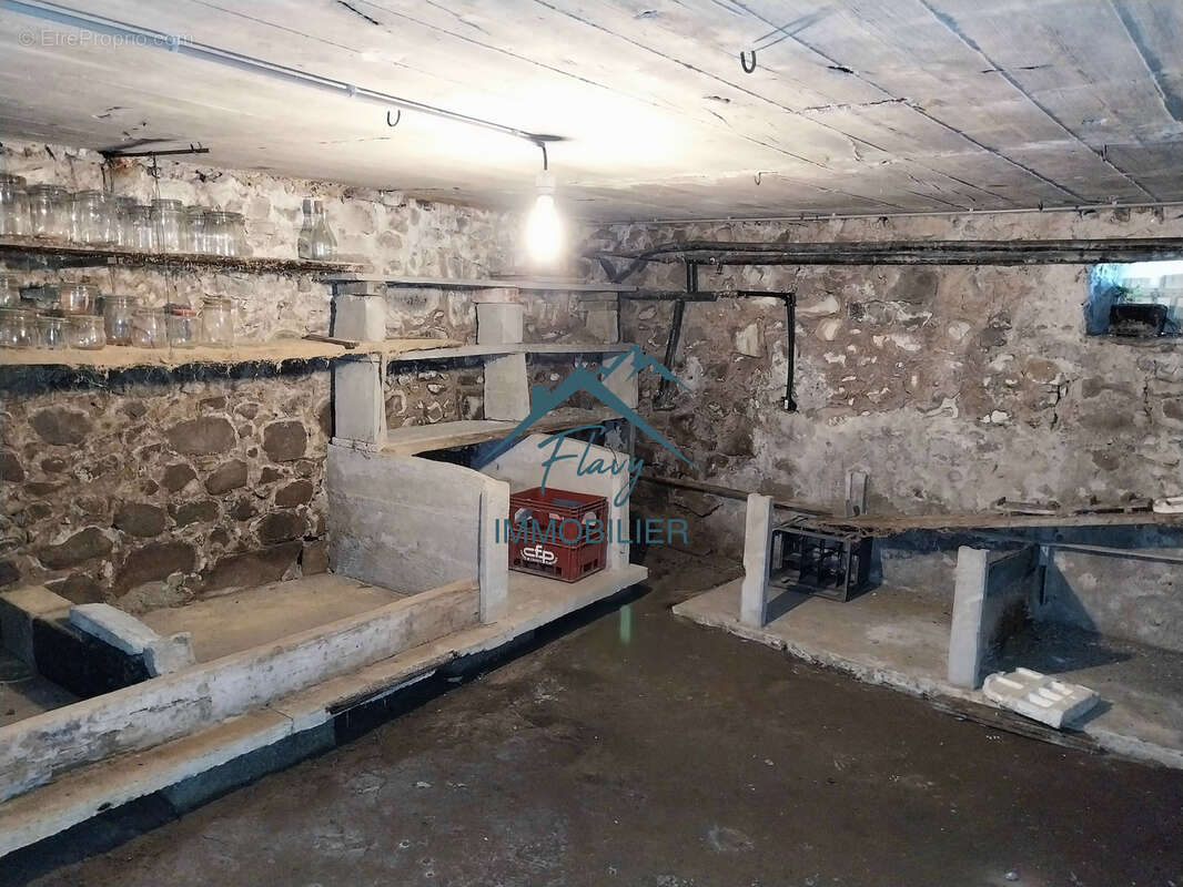 Ferme à rénover de 1763 - Le Syndicat - photo 15