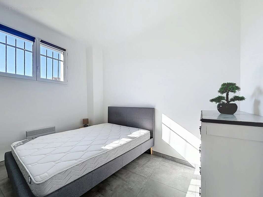 Appartement à SAINT-LAURENT-DU-VAR