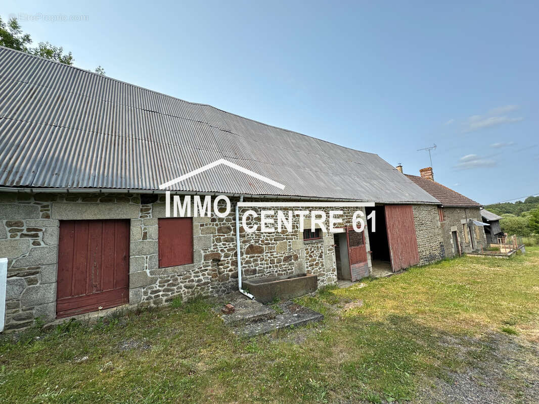 Maison de 70m2 avec dépendances sur 3560m2 - photo 10