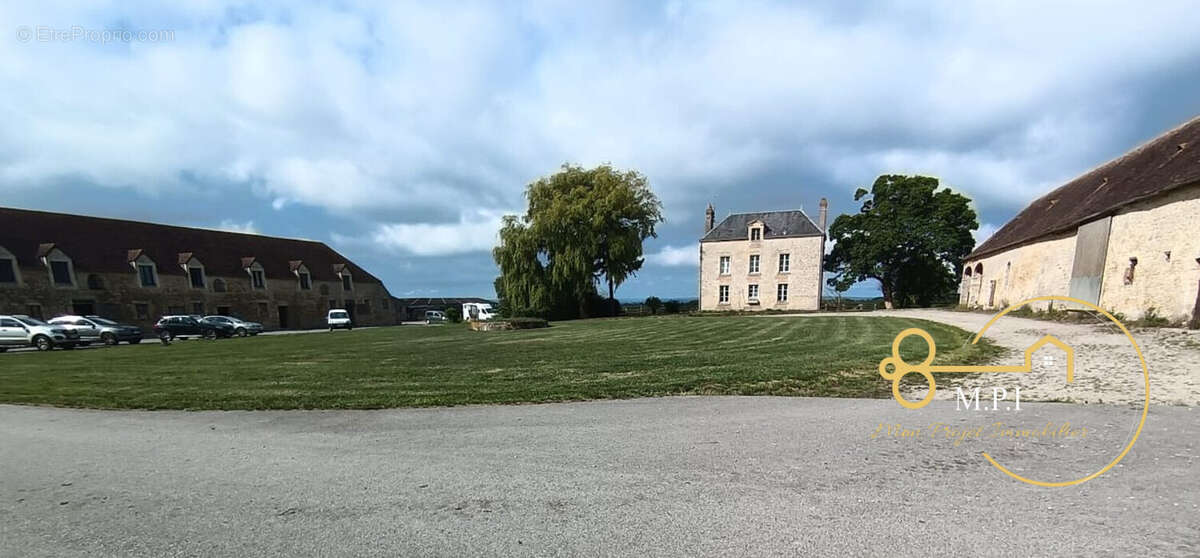 Commerce à CHAMP-HAUT