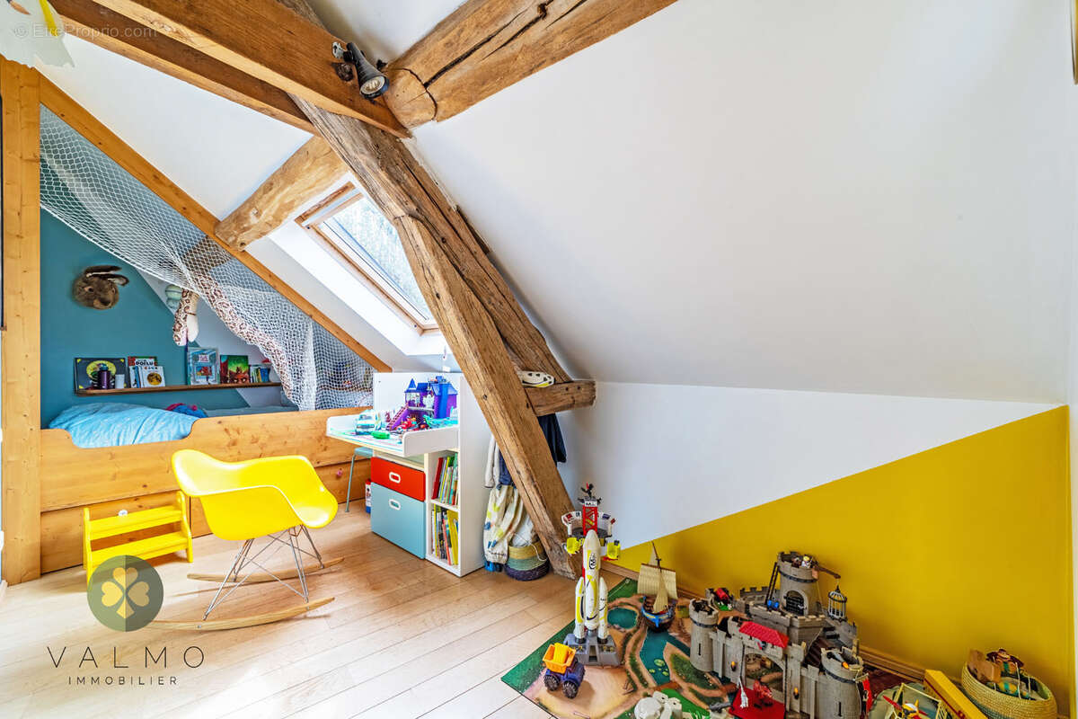 Maison à LA QUEUE-LES-YVELINES