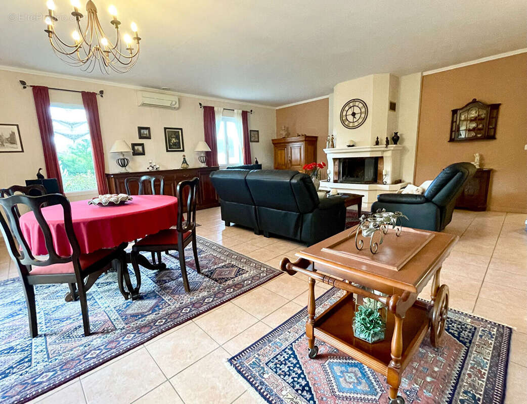 LOT- LUZECH    Superbe propriété, 4 chambres, située dans un grand parc clos avec piscine chauffée. - photo 6