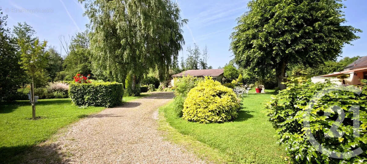 Maison à BROU