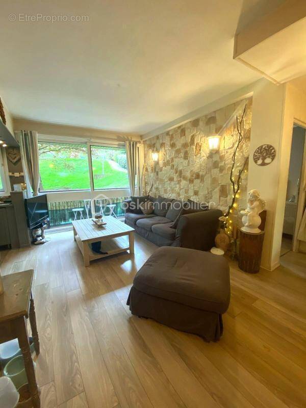 Appartement à LA CELLE-SAINT-CLOUD