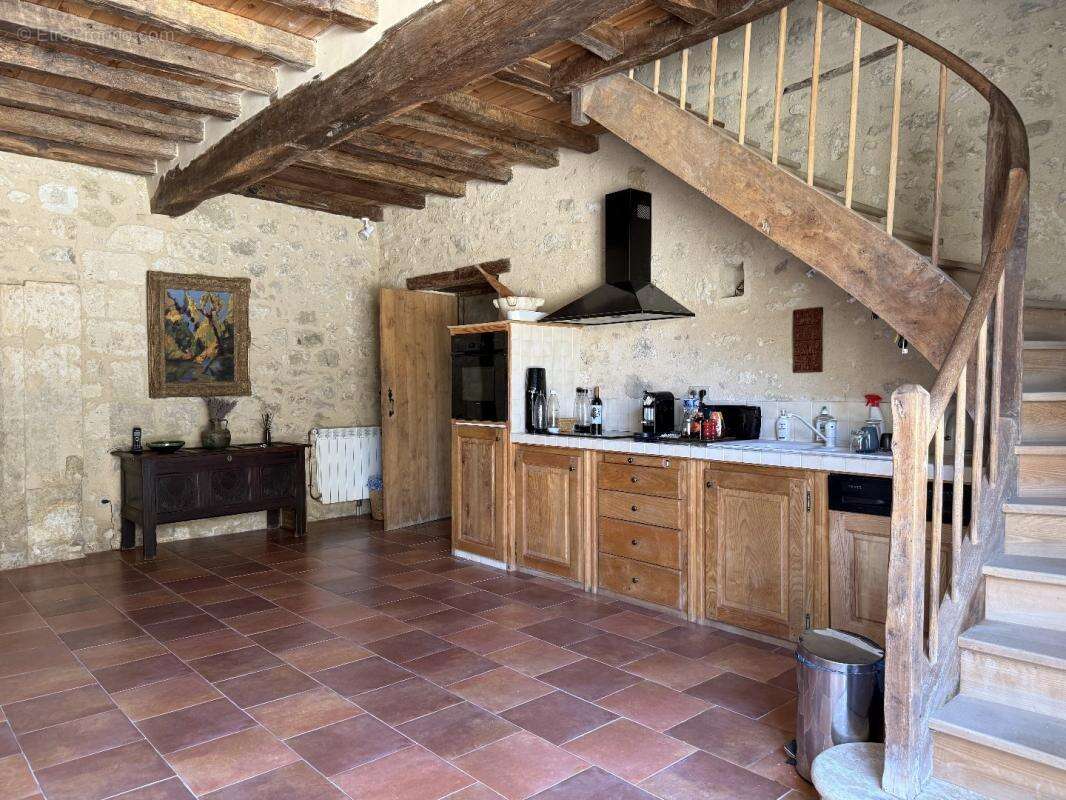 Rénovation spacieuse au cœur d’un village gascon - photo 9