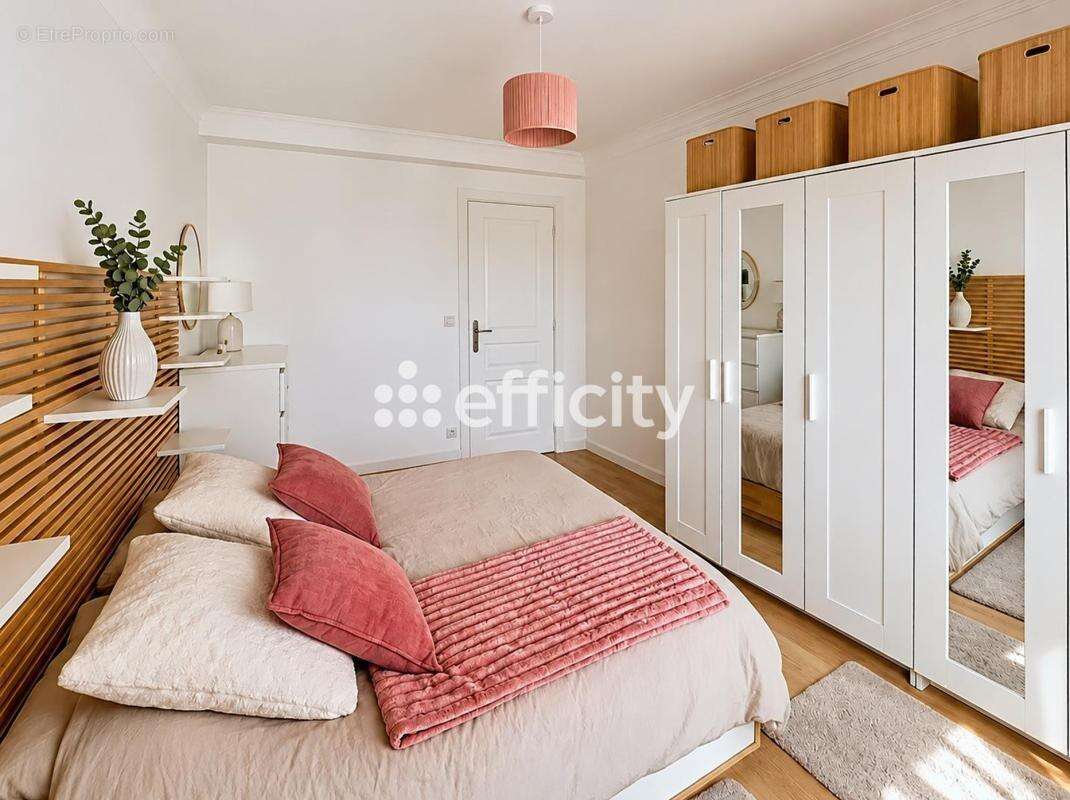 Appartement à LES PAVILLONS-SOUS-BOIS