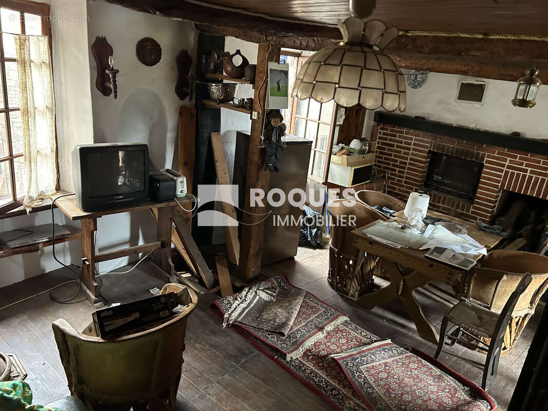 Maison de village dans un hameau en bordure du Lac du Salagou, à renover. - photo 4