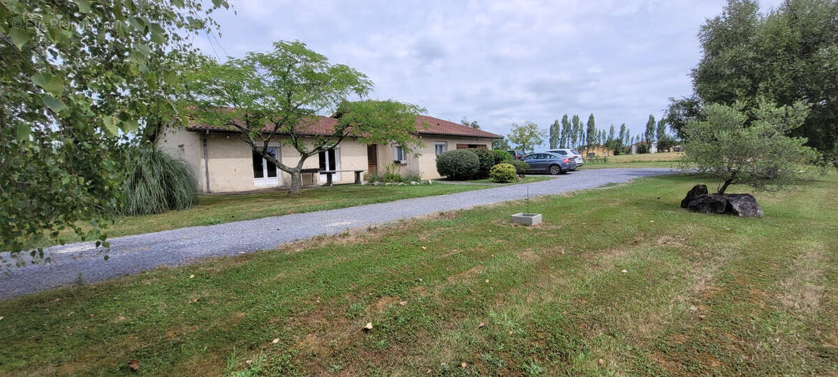 maison de plain-pied 4 chambres sur 2700m2 de terrain - photo 6