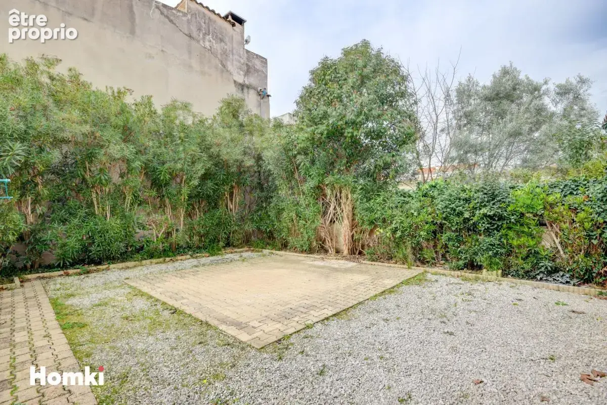 Villa de type 4 jumelee d'un cote avec 2 terrasses un jardin et garage - photo 17