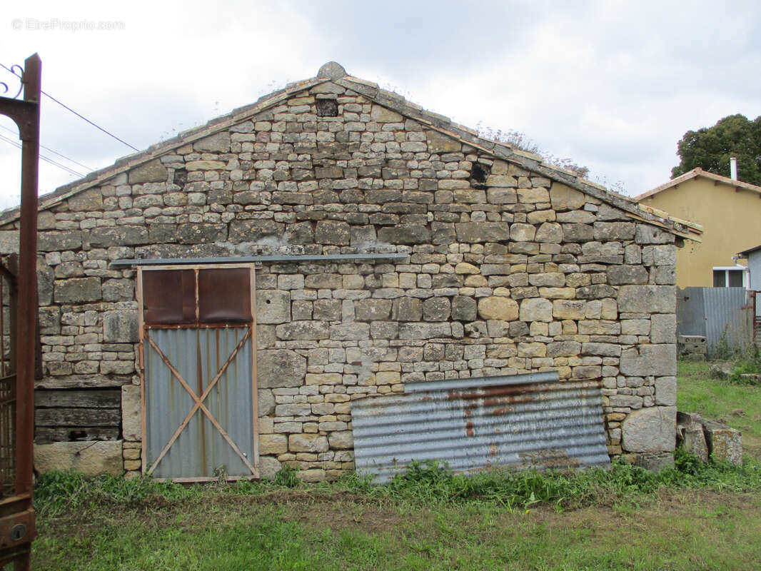 Longère à rénover. - photo 4