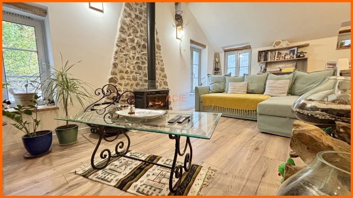 Maison à MARLY-LA-VILLE