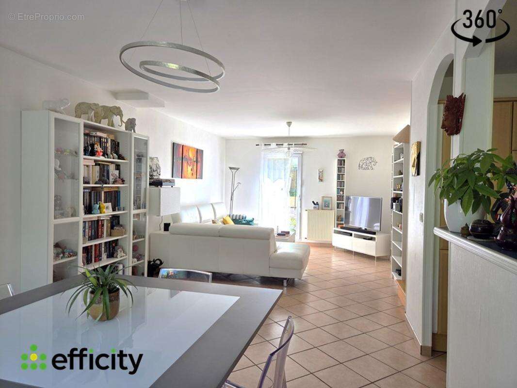 Maison 96 m² à La Chapelle-Des-Fougeretz  - photo 2