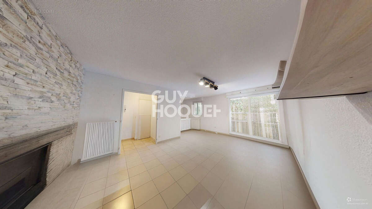 Appartement à CRUSEILLES