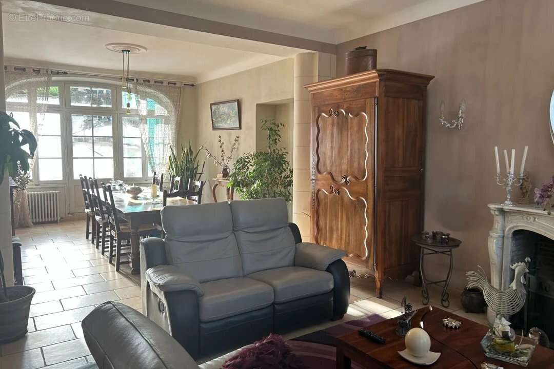 Maison à SAINT-JEAN-D'ANGELY