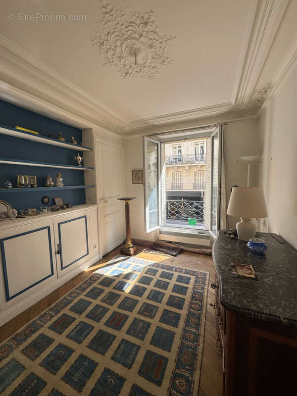Appartement 59 m² à Paris-8e  - photo 2