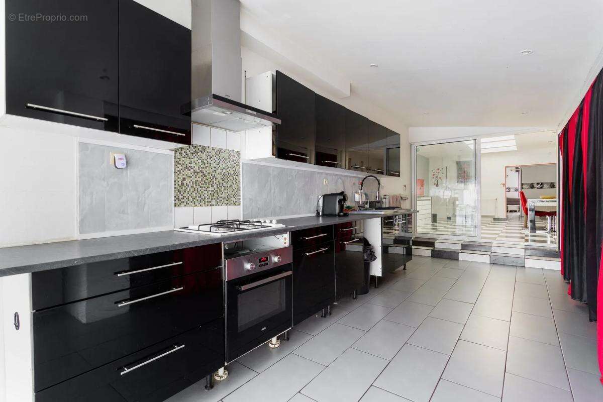 Maison à COURRIERES