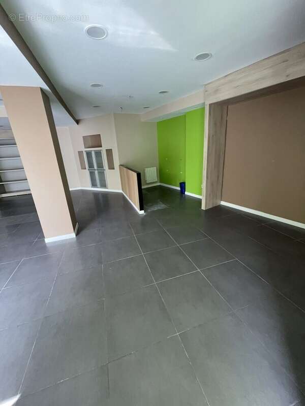 Commerce 148 m² à Rueil-Malmaison  - photo 5