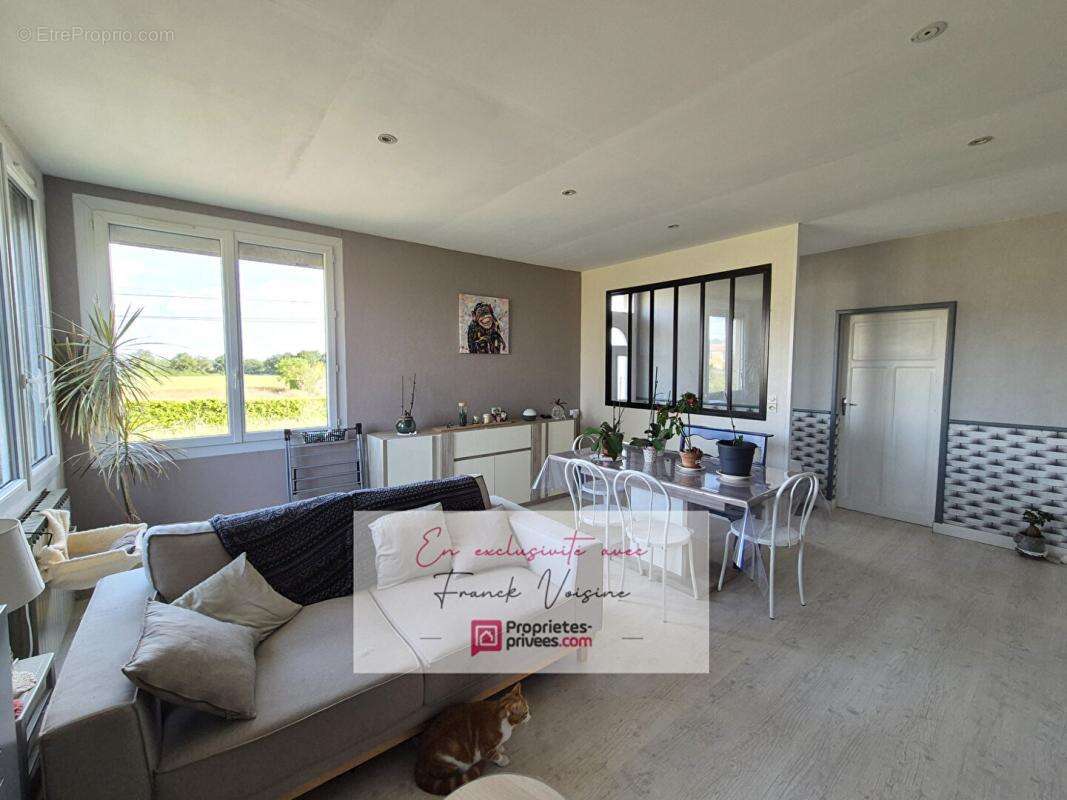 Maison à VENDRENNES