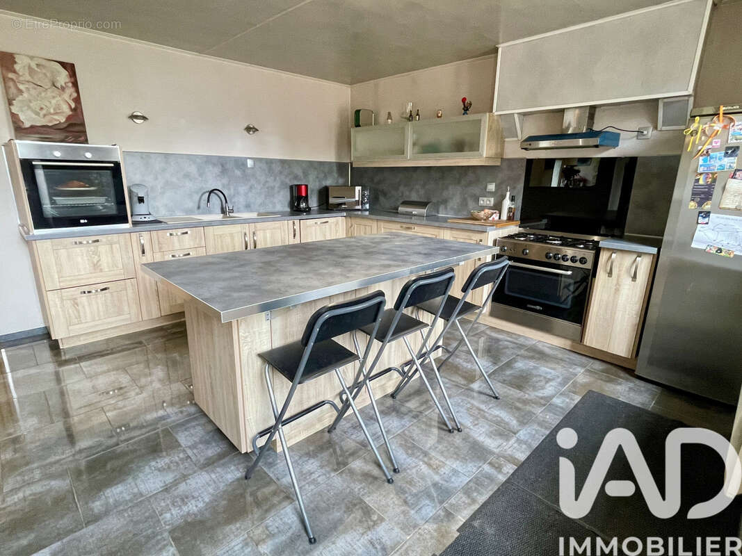Maison 207 m² à Les Bordes  - photo 2