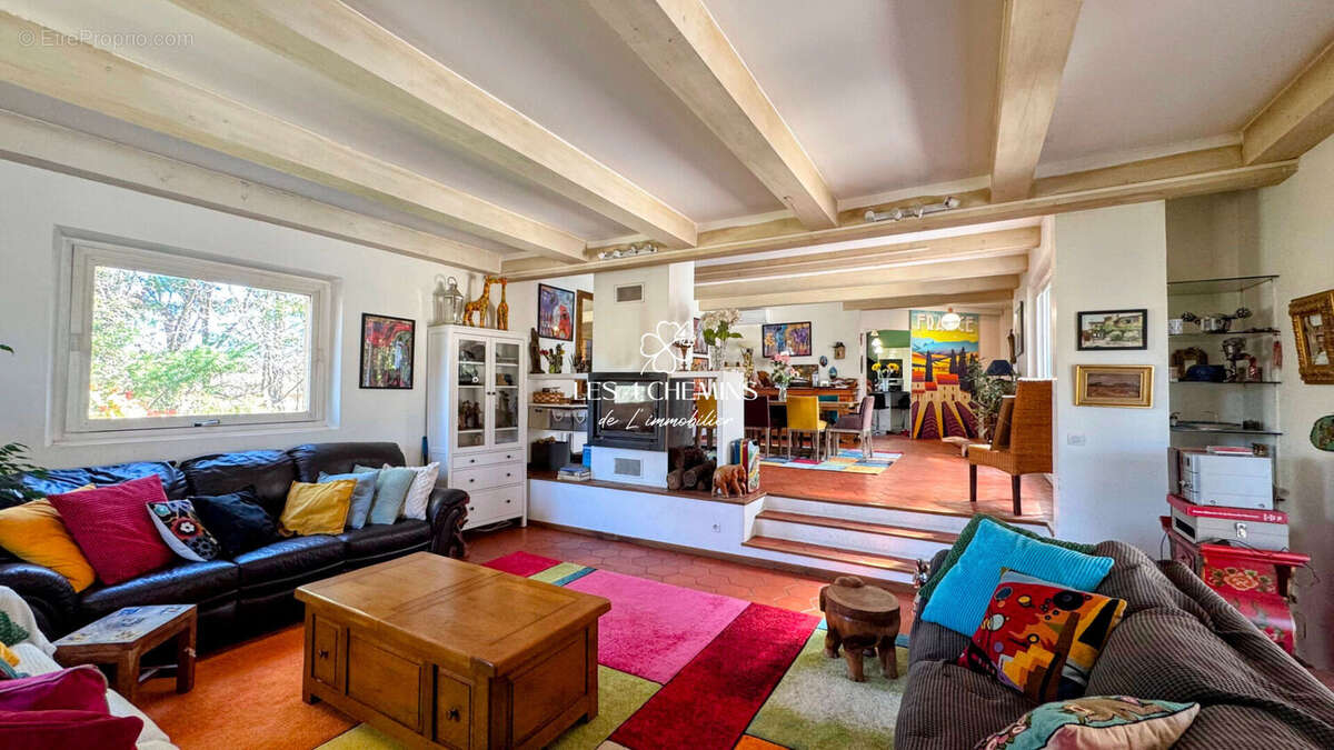 A vendre, belle villa  provençale 7 pièces 270 m2 sur 5000 m2 boisé - photo 5