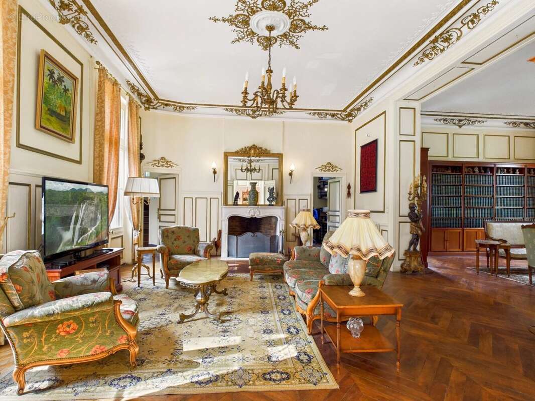 Maison à TOURNON-SAINT-PIERRE