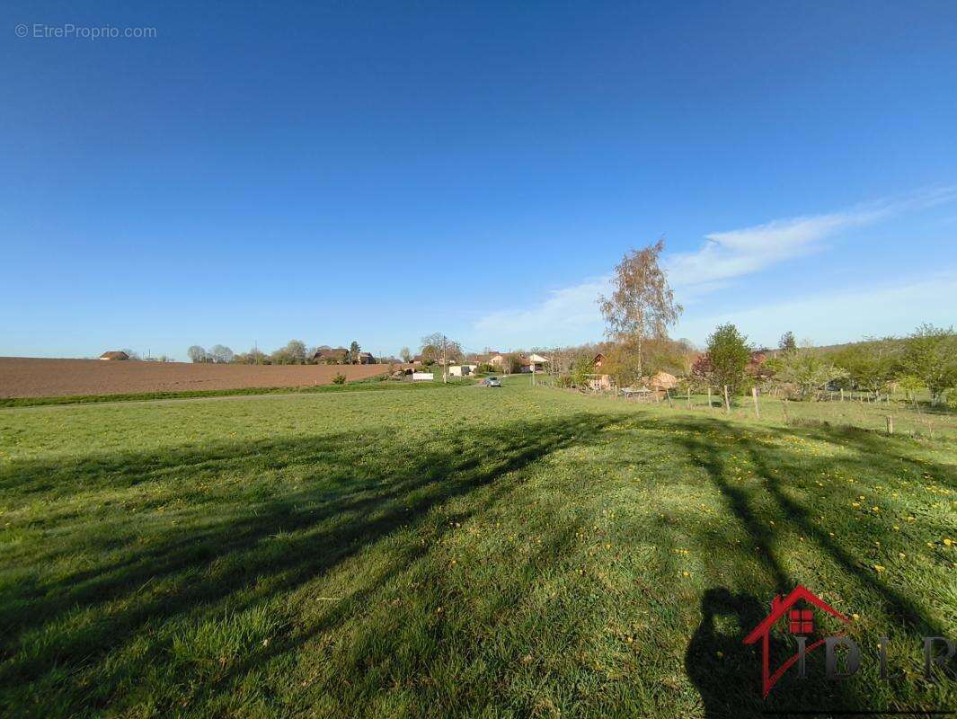 Terrain à LA LANTERNE-ET-LES-ARMONTS