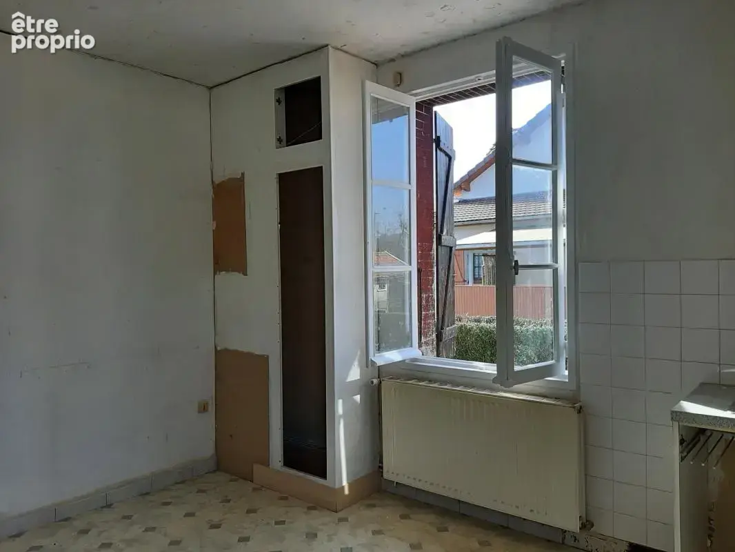 Maison mitoyenne sur 2 niveaux avec potentiel d'agrandissement ou création de logement supplémentair garages et dépendances - photo 18
