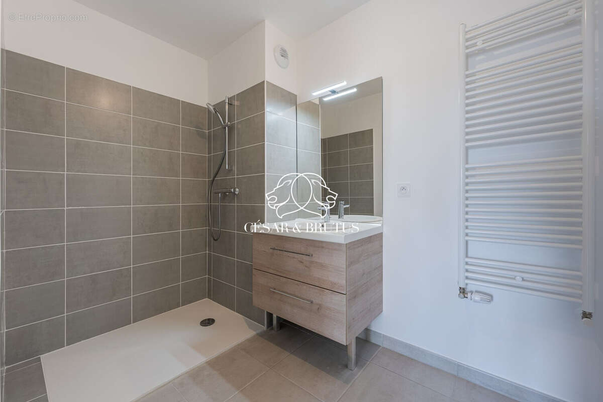 Appartement à MEYZIEU