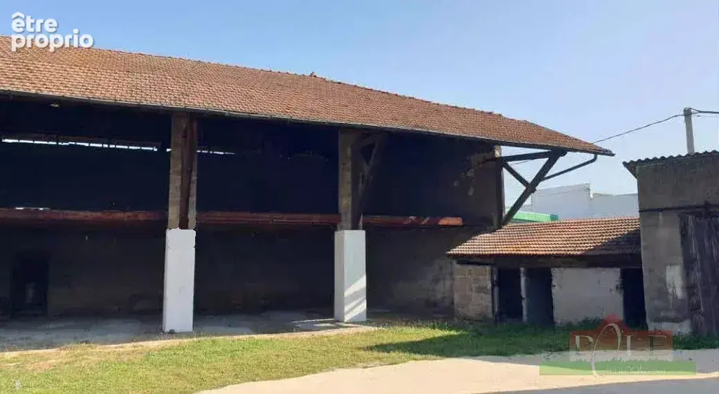 BEAUREPAIRE, Corps de ferme à rénover, à aménager de  726 m² sur un terrain de 928 m² - photo 5