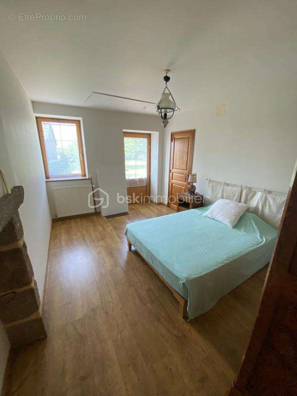 Maison à LASSAY-LES-CHATEAUX