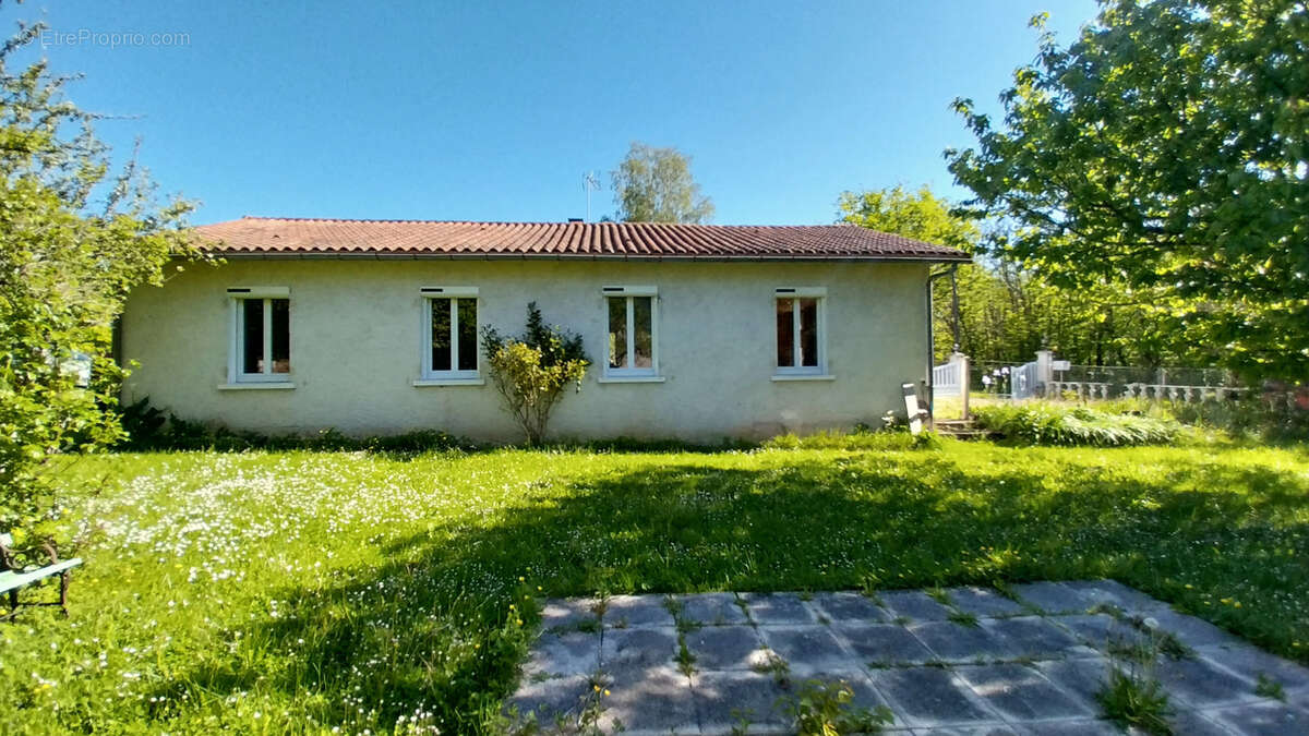 Maison à SEGONZAC