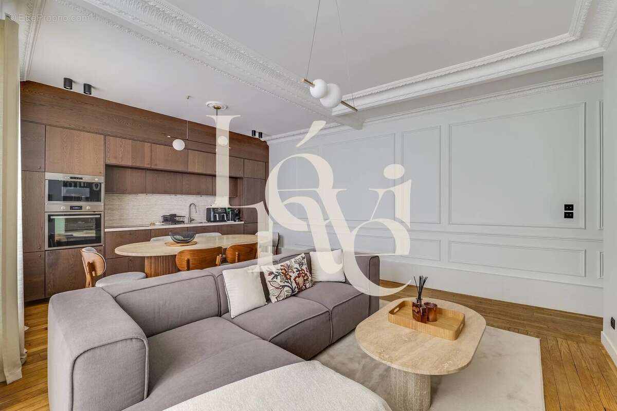 Appartement à PARIS-16E