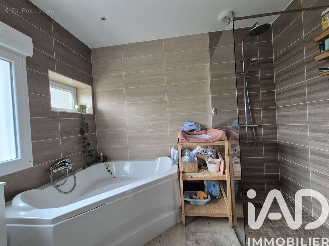 Maison 114 m² à Thouars  - photo 8