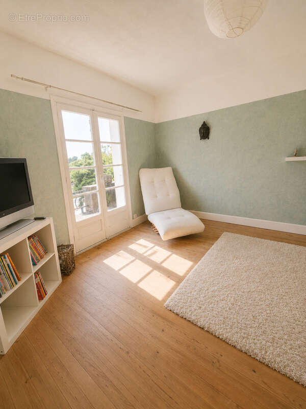 Maison 160 m2 avec garage et fort potentiel   Beauchastel - photo 8
