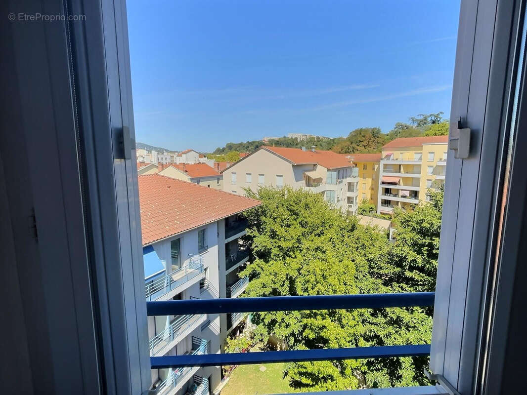 Appartement à LYON-9E